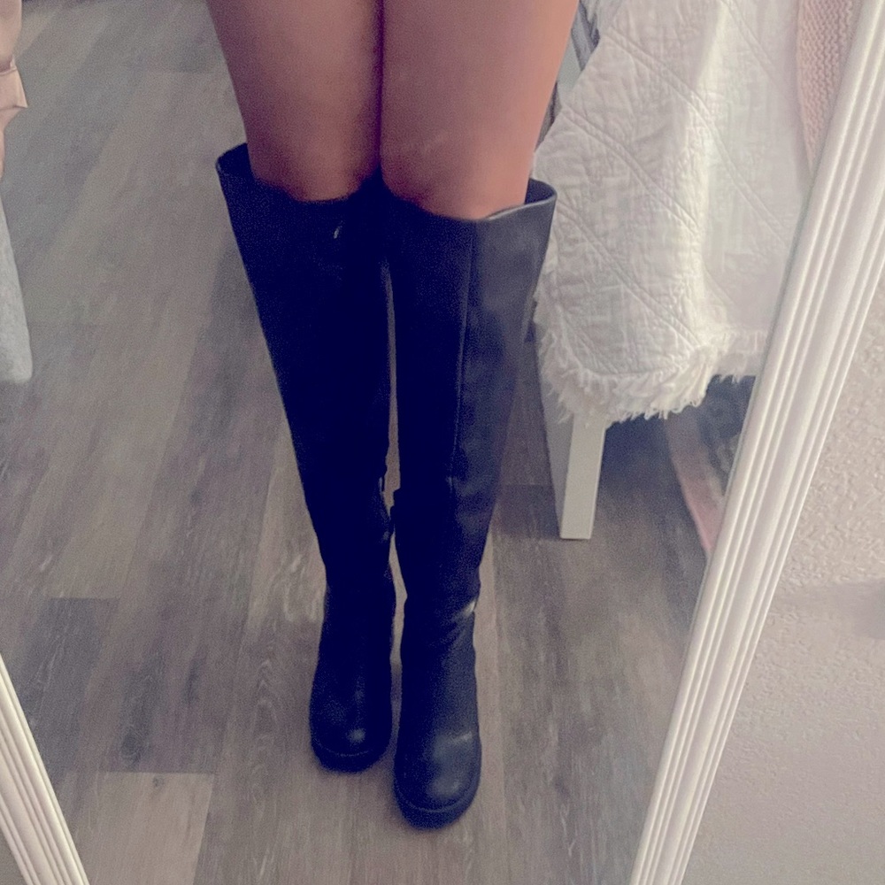 Brand: H&M. Color: Black Size:7